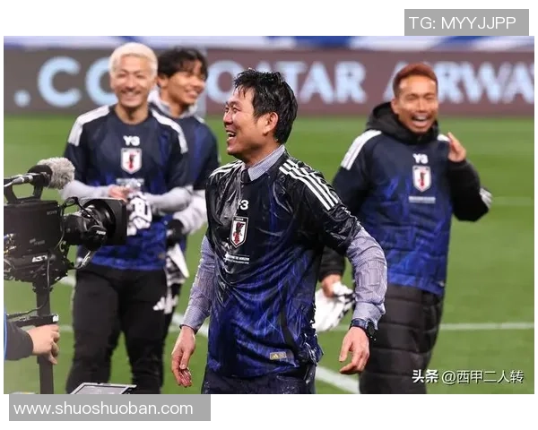 日本足球明星化身老人挑战年轻选手引发热议与关注